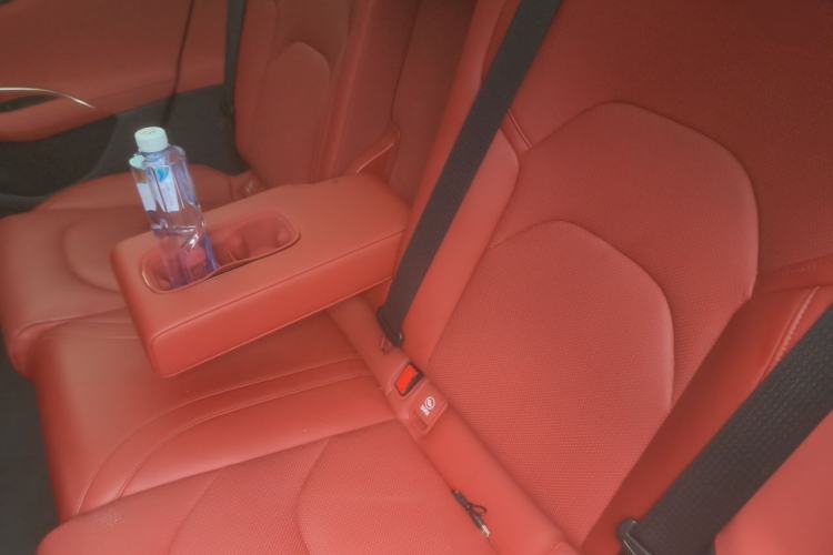 Used Xiaomi Auto SU7 2024 Rear-Drive Ultra-Long Range Advanced Pro-Level Intelligent Driving Version Left Rear Seat