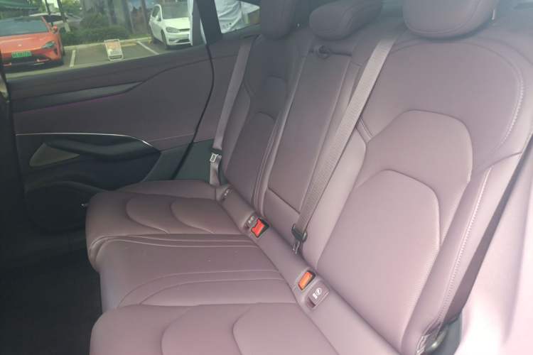 Used Xiaomi Auto SU7 2024 Four-Wheel Drive Ultra-Long Range Advanced Intelligent Driving Max Edition Left Rear Seat
