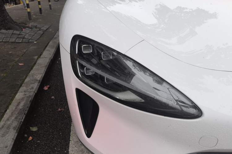 Used Xiaomi Auto SU7 2024 Rear-Drive Long-Range Intelligent Driving Version Right Front Headlight
