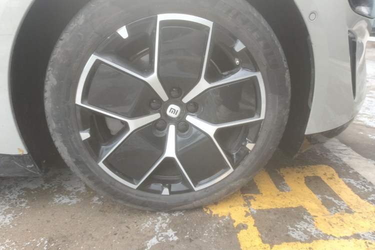 Used Xiaomi Auto SU7 2024 Rear-Drive Ultra-Long Range Advanced Pro-Level Intelligent Driving Version Right Front Wheel Hub