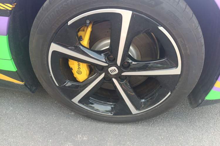 Used Xiaomi Auto SU7 2024 Four-Wheel Drive Ultra-Long Range Advanced Intelligent Driving Max Edition Right Front Wheel Hub