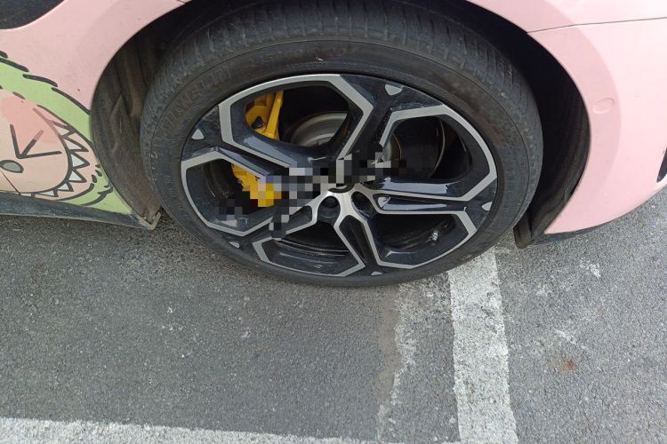 Used Xiaomi Auto SU7 2024 Four-Wheel Drive Ultra-Long Range Advanced Intelligent Driving Max Edition Right Front Wheel Hub