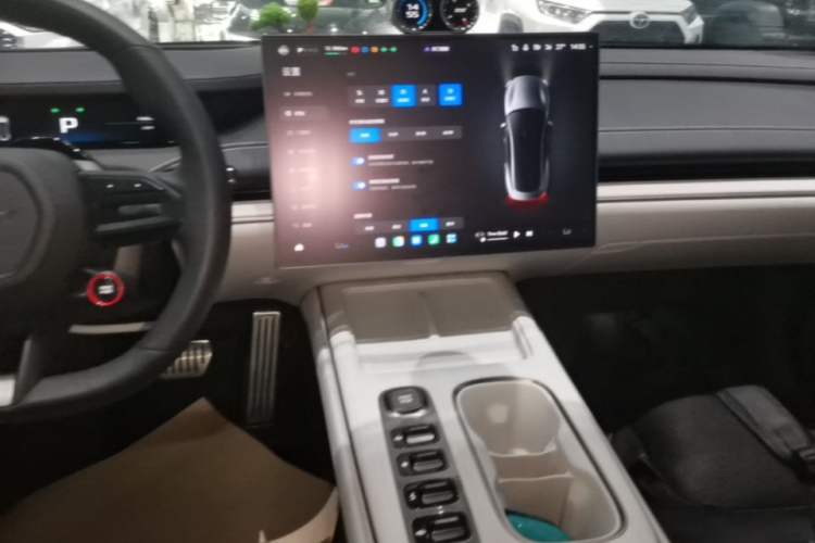 Used Xiaomi Auto SU7 2024 Four-Wheel Drive Ultra-Long Range Advanced Intelligent Driving Max Edition Audio And AC Panel