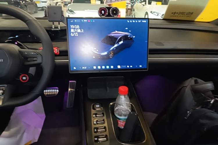 Used Xiaomi Auto SU7 2024 Four-Wheel Drive Ultra-Long Range Advanced Intelligent Driving Max Edition Audio And AC Panel