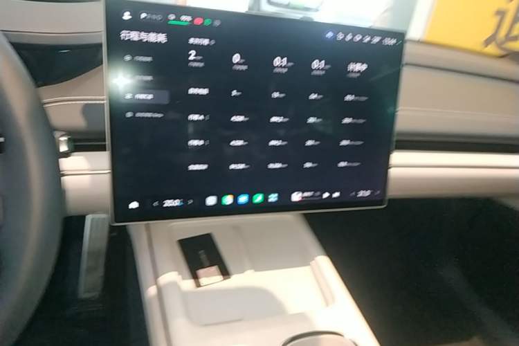 Used Xiaomi Auto SU7 2024 Four-Wheel Drive Ultra-Long Range Advanced Intelligent Driving Max Edition Audio And AC Panel