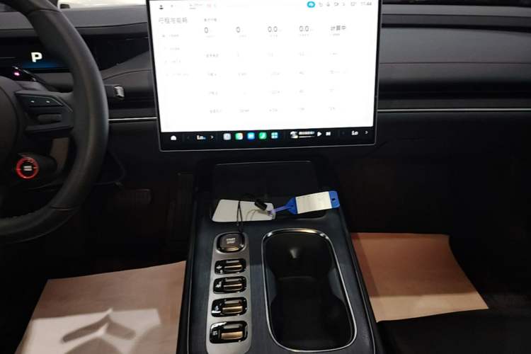 Used Xiaomi Auto SU7 2024 Rear-Drive Ultra-Long Range Advanced Pro-Level Intelligent Driving Version Audio And AC Panel