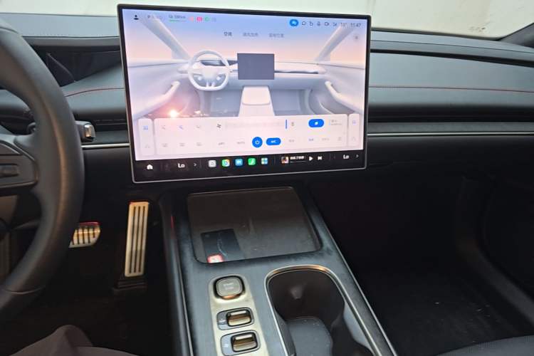 Used Xiaomi Auto SU7 2024 Four-Wheel Drive Ultra-Long Range Advanced Intelligent Driving Max Edition Audio And AC Panel