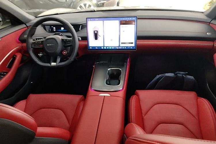 Used Xiaomi Auto SU7 2024 Rear-Drive Ultra-Long Range Advanced Pro-Level Intelligent Driving Version Center Console