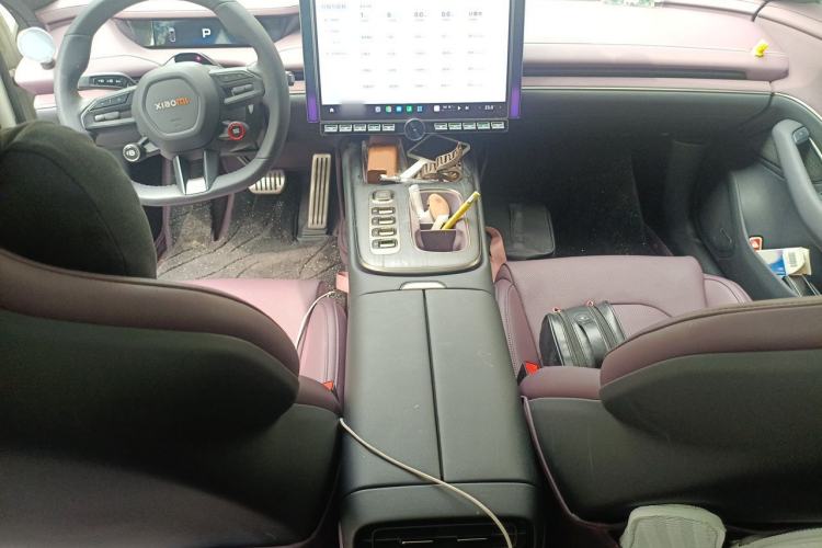 Used Xiaomi Auto SU7 2024 Four-Wheel Drive Ultra-Long Range Advanced Intelligent Driving Max Edition Center Console