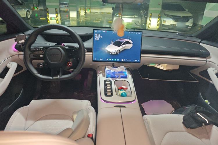 Used Xiaomi Auto SU7 2024 Rear-Drive Ultra-Long Range Advanced Pro-Level Intelligent Driving Version Center Console