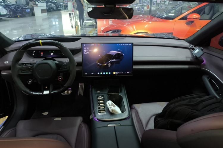Used Xiaomi Auto SU7 2024 Four-Wheel Drive Ultra-Long Range Advanced Intelligent Driving Max Edition Center Console