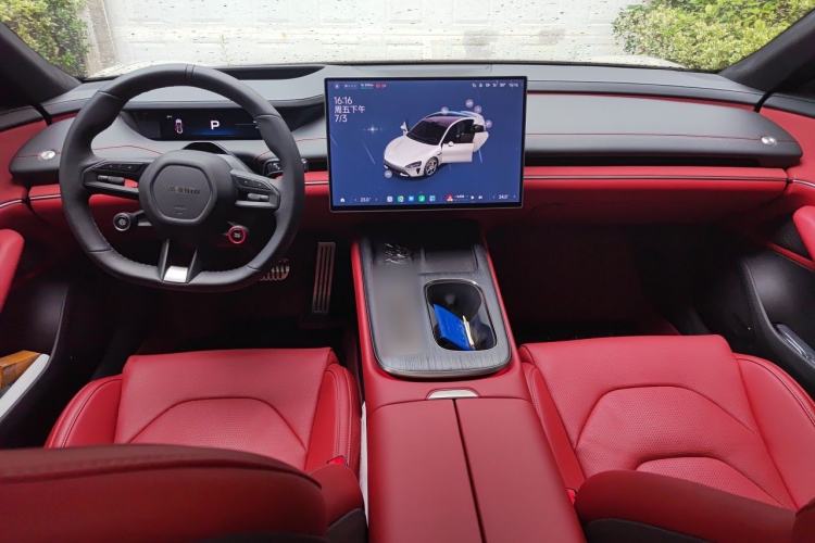 Used Xiaomi Auto SU7 2024 Four-Wheel Drive Ultra-Long Range Advanced Intelligent Driving Max Edition Center Console