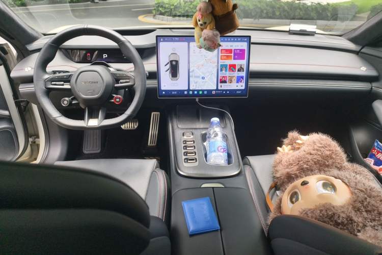 Used Xiaomi Auto SU7 2024 Four-Wheel Drive Ultra-Long Range Advanced Intelligent Driving Max Edition Center Console