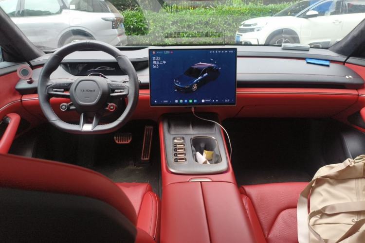 Used Xiaomi Auto SU7 2024 Four-Wheel Drive Ultra-Long Range Advanced Intelligent Driving Max Edition Center Console