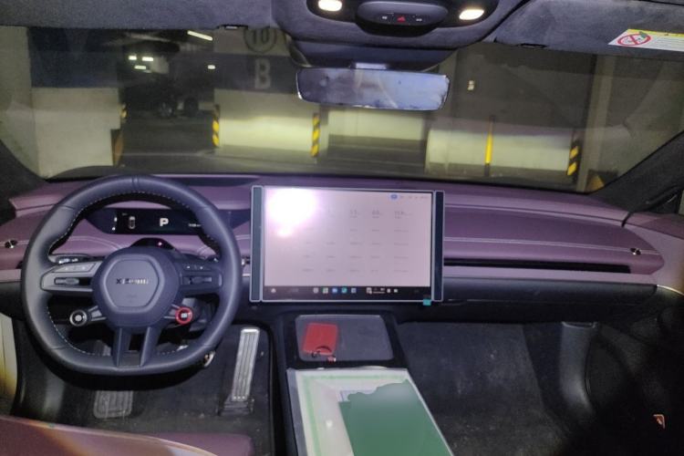Used Xiaomi Auto SU7 2024 Four-Wheel Drive Ultra-Long Range Advanced Intelligent Driving Max Edition Center Console