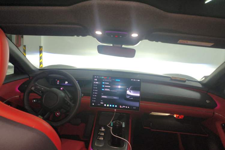Used Xiaomi Auto SU7 2024 Rear-Drive Ultra-Long Range Advanced Pro-Level Intelligent Driving Version Center Console
