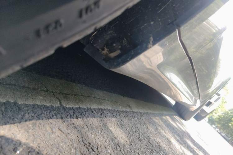 Used Xiaomi Auto SU7 2024 Four-Wheel Drive Ultra-Long Range Advanced Intelligent Driving Max Edition Chassis Front Left