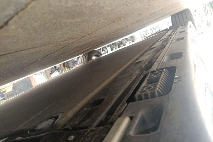 Used Xiaomi Auto SU7 2024 Four-Wheel Drive Ultra-Long Range Advanced Intelligent Driving Max Edition Chassis Front Right