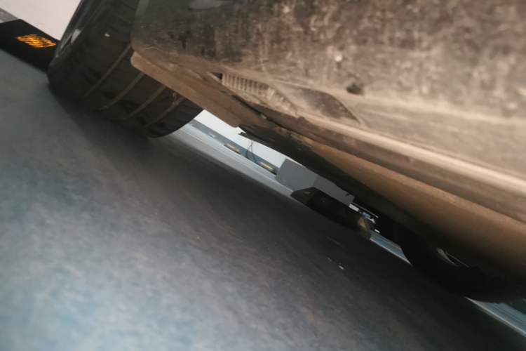 Used Xiaomi Auto SU7 2024 Four-Wheel Drive Ultra-Long Range Advanced Intelligent Driving Max Edition Chassis Front Right