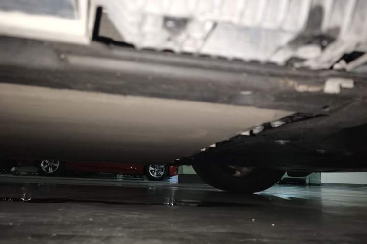 Used Xiaomi Auto SU7 2024 Rear-Drive Long-Range Intelligent Driving Version Chassis Front Right