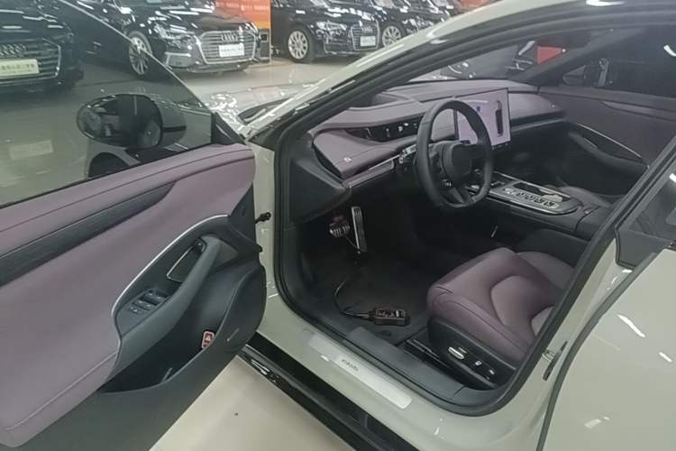 Used Xiaomi Auto SU7 2024 Four-Wheel Drive Ultra-Long Range Advanced Intelligent Driving Max Edition Driver Seat