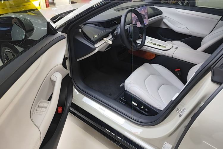 Used Xiaomi Auto SU7 2024 Rear-Drive Long-Range Intelligent Driving Version Driver Seat