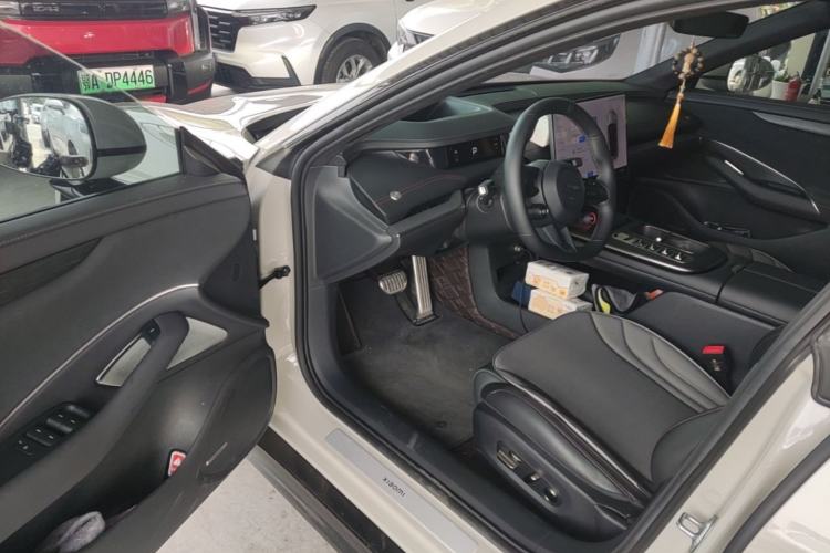 Used Xiaomi Auto SU7 2024 Four-Wheel Drive Ultra-Long Range Advanced Intelligent Driving Max Edition Driver Seat