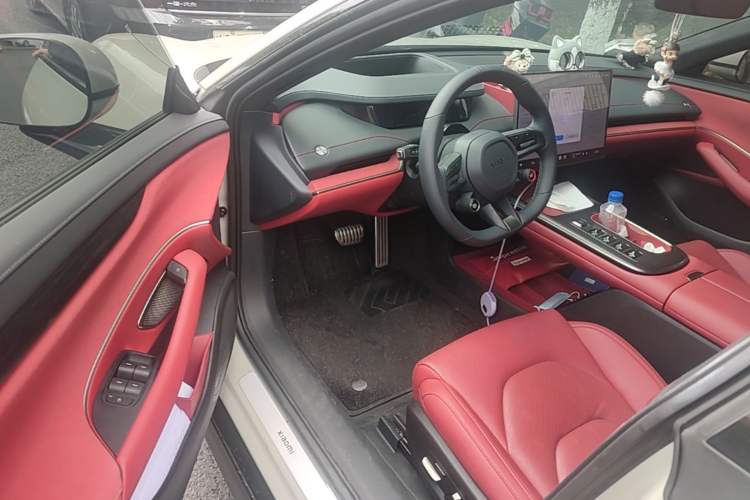 Used Xiaomi Auto SU7 2024 Four-Wheel Drive Ultra-Long Range Advanced Intelligent Driving Max Edition Driver Seat
