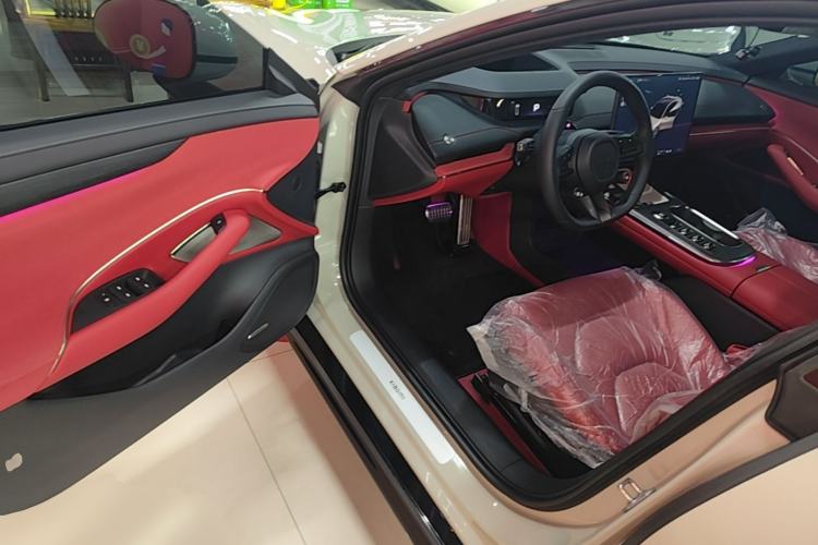 Used Xiaomi Auto SU7 2024 Four-Wheel Drive Ultra-Long Range Advanced Intelligent Driving Max Edition Driver Seat