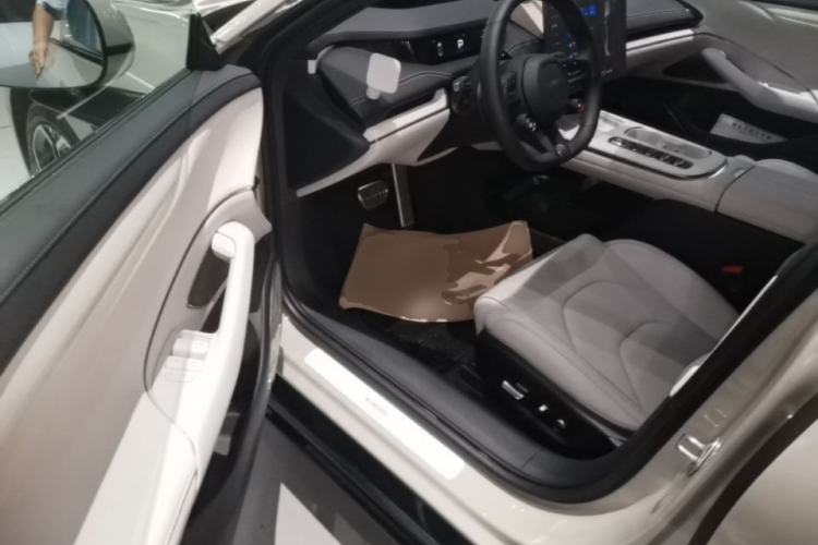 Used Xiaomi Auto SU7 2024 Four-Wheel Drive Ultra-Long Range Advanced Intelligent Driving Max Edition Driver Seat