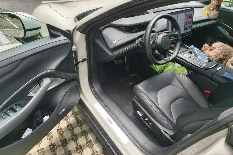 Used Xiaomi Auto SU7 2024 Four-Wheel Drive Ultra-Long Range Advanced Intelligent Driving Max Edition Driver Seat