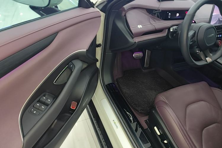 Used Xiaomi Auto SU7 2024 Four-Wheel Drive Ultra-Long Range Advanced Intelligent Driving Max Edition Driver Seat