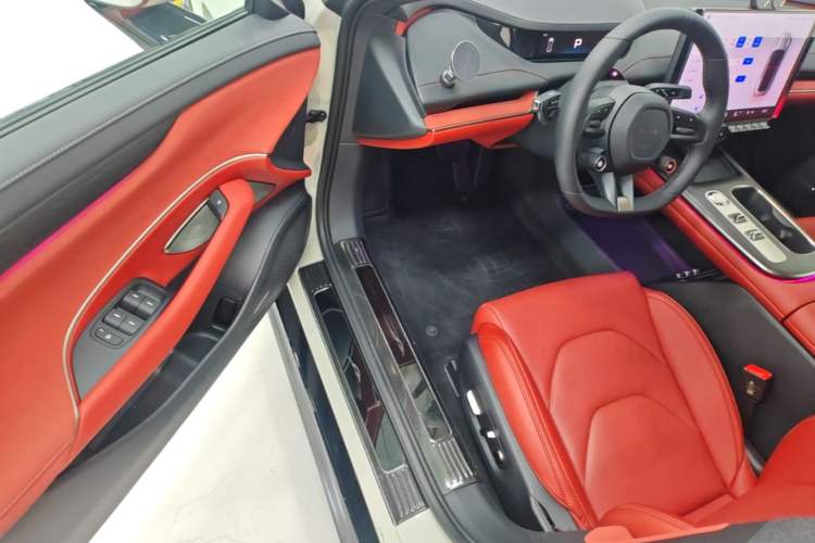 Used Xiaomi Auto SU7 2024 Rear-Drive Long-Range Intelligent Driving Version Driver Seat