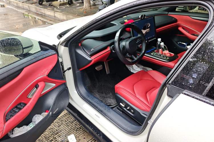 Used Xiaomi Auto SU7 2024 Four-Wheel Drive Ultra-Long Range Advanced Intelligent Driving Max Edition Driver Seat