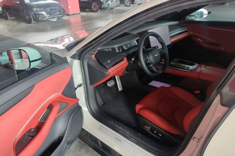 Used Xiaomi Auto SU7 2024 Four-Wheel Drive Ultra-Long Range Advanced Intelligent Driving Max Edition Driver Seat