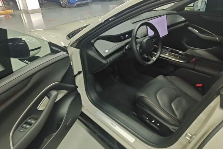 Used Xiaomi Auto SU7 2024 Rear-Drive Long-Range Intelligent Driving Version Driver Seat