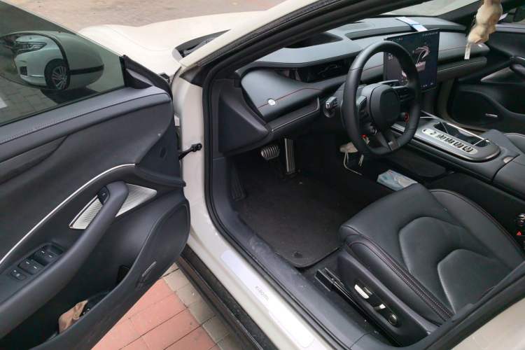 Used Xiaomi Auto SU7 2024 Four-Wheel Drive Ultra-Long Range Advanced Intelligent Driving Max Edition Driver Seat