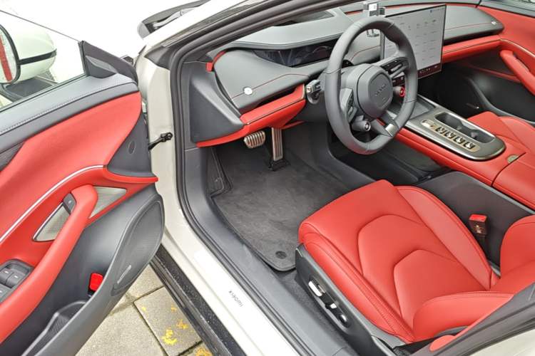 Used Xiaomi Auto SU7 2024 Four-Wheel Drive Ultra-Long Range Advanced Intelligent Driving Max Edition Driver Seat