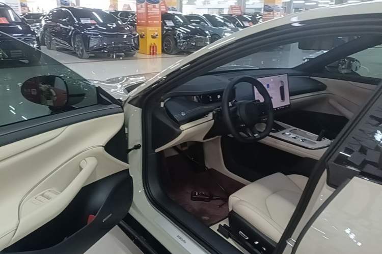Used Xiaomi Auto SU7 2024 Rear-Drive Long-Range Intelligent Driving Version Driver Seat