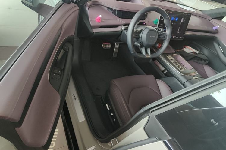 Used Xiaomi Auto SU7 2024 Four-Wheel Drive Ultra-Long Range Advanced Intelligent Driving Max Edition Driver Seat