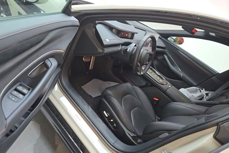 Used Xiaomi Auto SU7 2024 Four-Wheel Drive Ultra-Long Range Advanced Intelligent Driving Max Edition Driver Seat