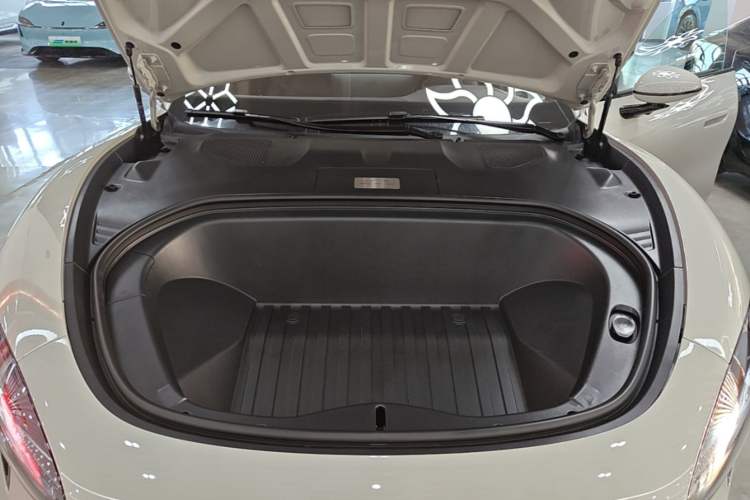 Used Xiaomi Auto SU7 2024 Rear-Drive Long-Range Intelligent Driving Version Engine Bay