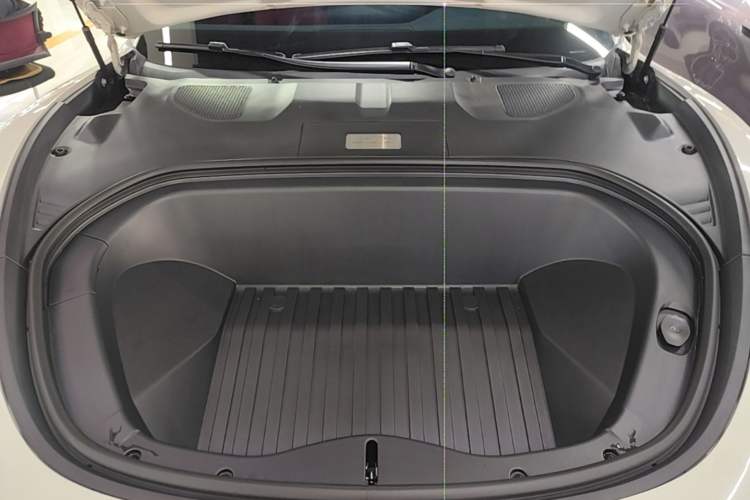 Used Xiaomi Auto SU7 2024 Rear-Drive Long-Range Intelligent Driving Version Engine Bay