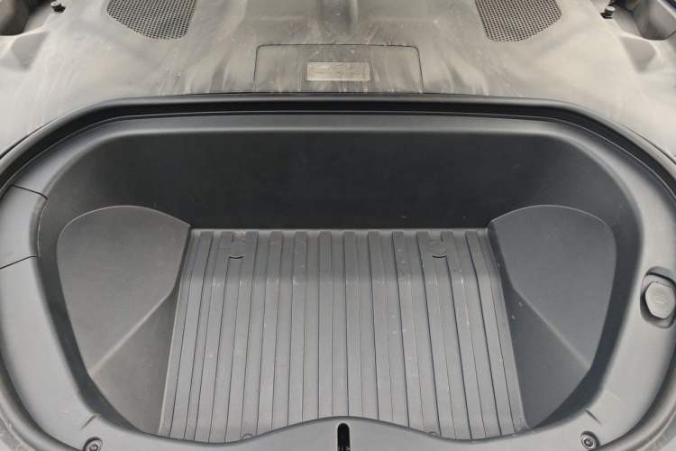Used Xiaomi Auto SU7 2024 Four-Wheel Drive Ultra-Long Range Advanced Intelligent Driving Max Edition Engine Bay