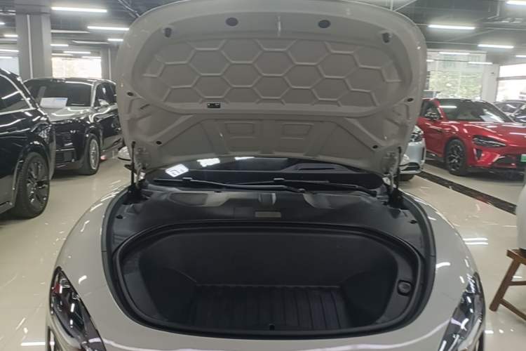 Used Xiaomi Auto SU7 2024 Four-Wheel Drive Ultra-Long Range Advanced Intelligent Driving Max Edition Engine Bay