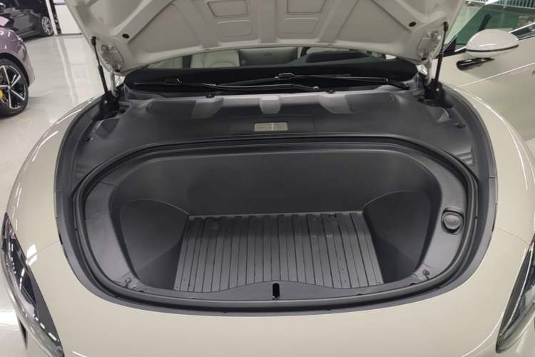 Used Xiaomi Auto SU7 2024 Four-Wheel Drive Ultra-Long Range Advanced Intelligent Driving Max Edition Engine Bay