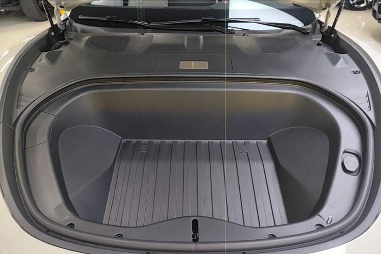 Used Xiaomi Auto SU7 2024 Rear-Drive Long-Range Intelligent Driving Version Engine Bay