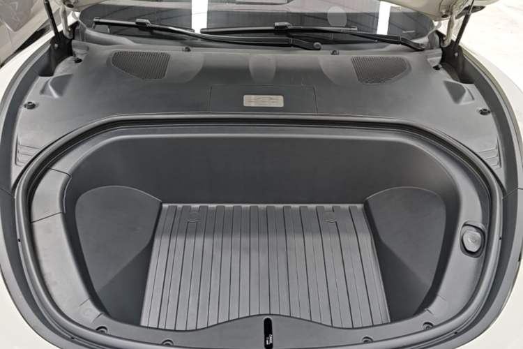 Used Xiaomi Auto SU7 2024 Rear-Drive Long-Range Intelligent Driving Version Engine Bay