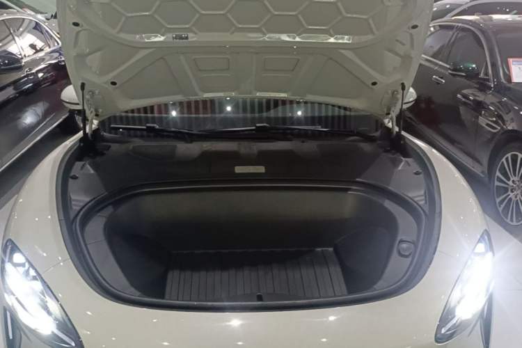 Used Xiaomi Auto SU7 2024 Rear-Drive Long-Range Intelligent Driving Version Engine Bay
