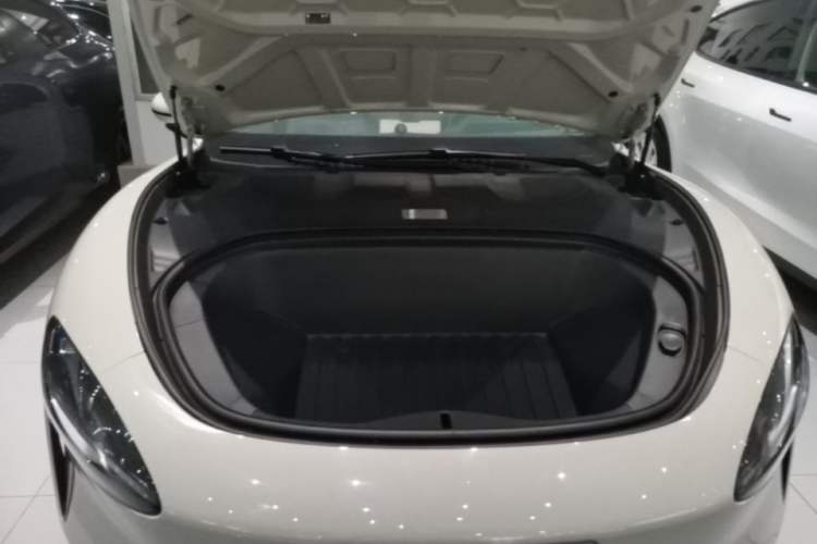 Used Xiaomi Auto SU7 2024 Four-Wheel Drive Ultra-Long Range Advanced Intelligent Driving Max Edition Engine Bay